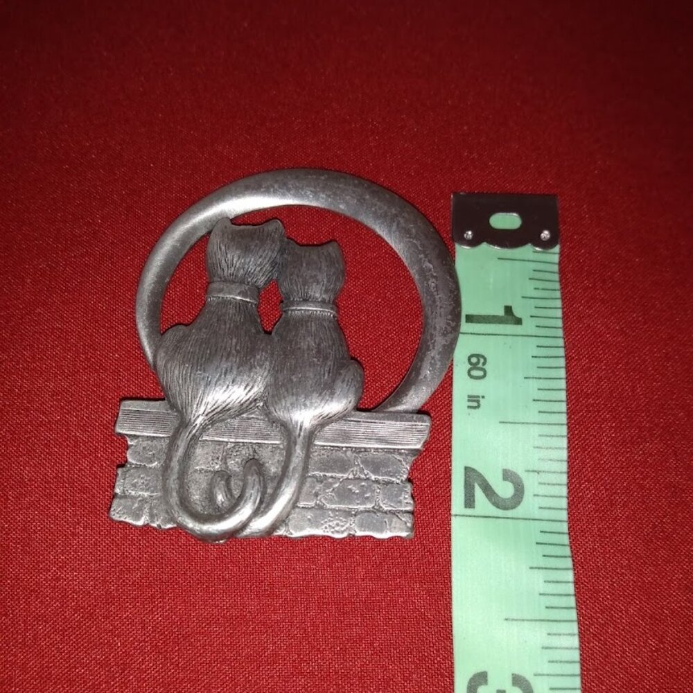 J.J.: silver tone cat pin. - Picture 4 of 4